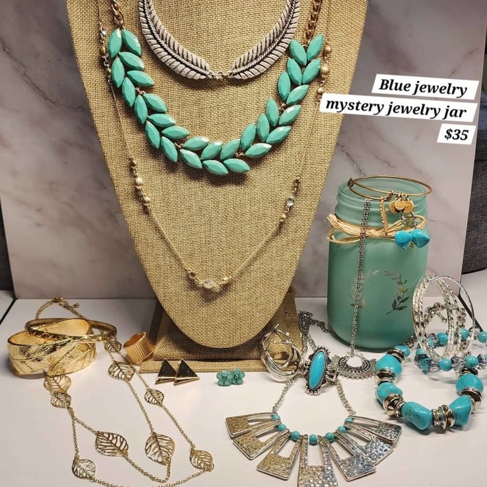Turquoise and Gold Necklace Set
